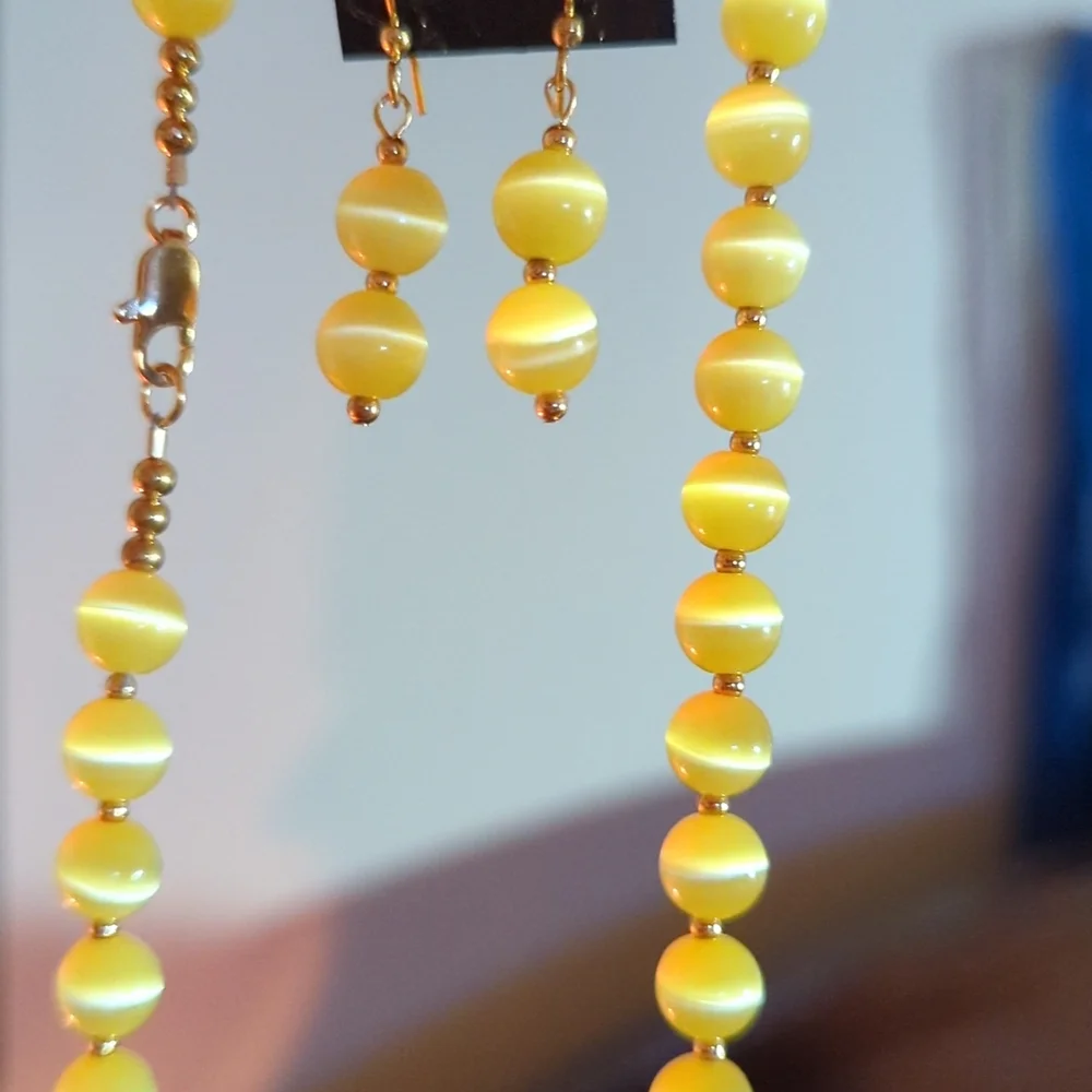 Yellow Cat Eye Necklace & Earrings! - Picture 1 of 6